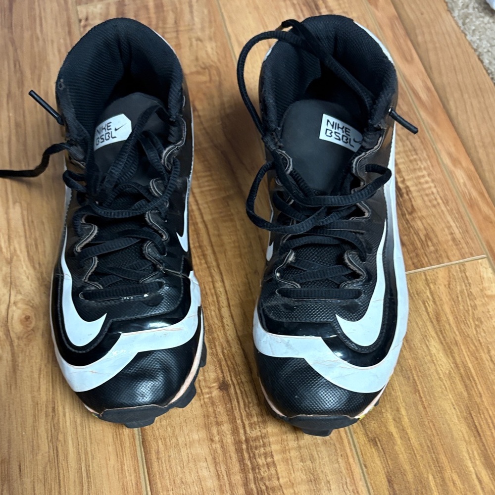 Nike Kids Black and White Sneakers